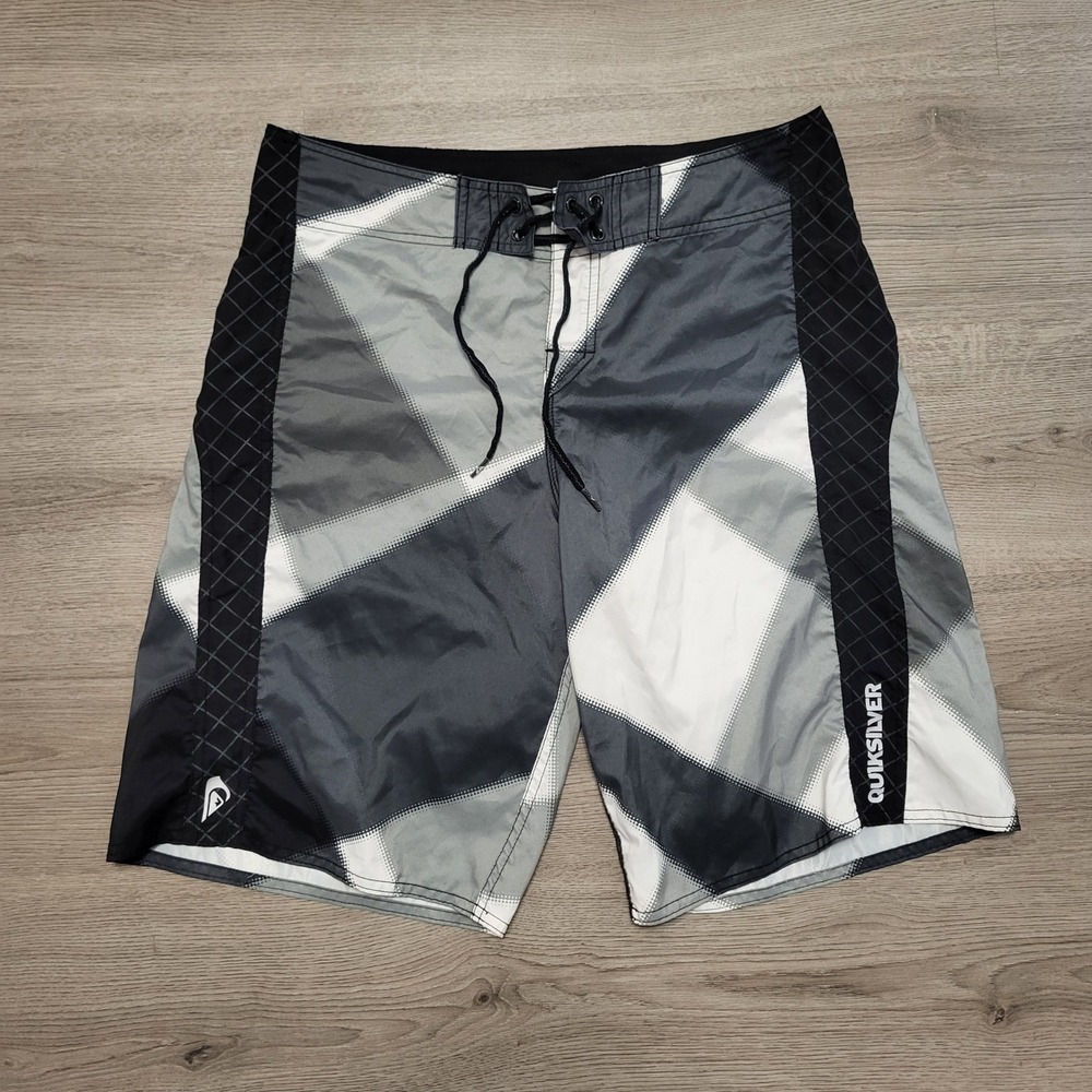 Quiksilver Board Shorts‎ Mens 34 Black Gray White Plaid Swim Trunks Surf Y2K